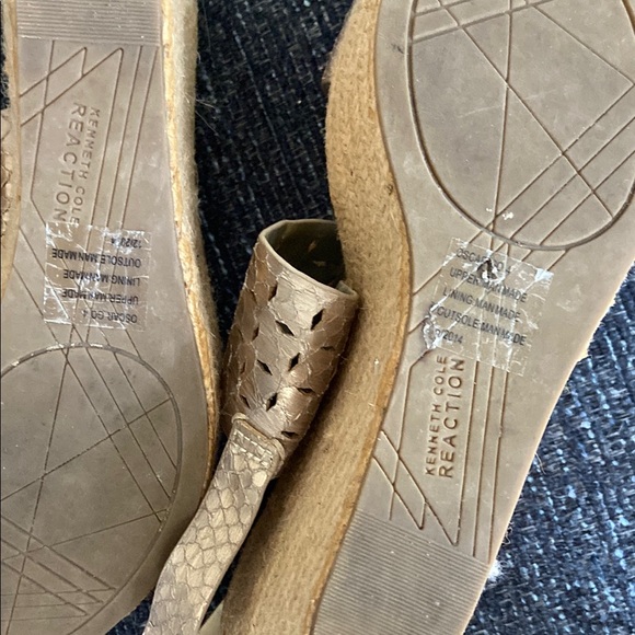 Kenneth Cole Tan Sandals with Geometric Cutout Design - Picture 3 of 7